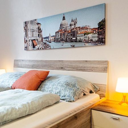 Comfy 2Br- Apartment Near Wiener Stadthalle Exterior photo
