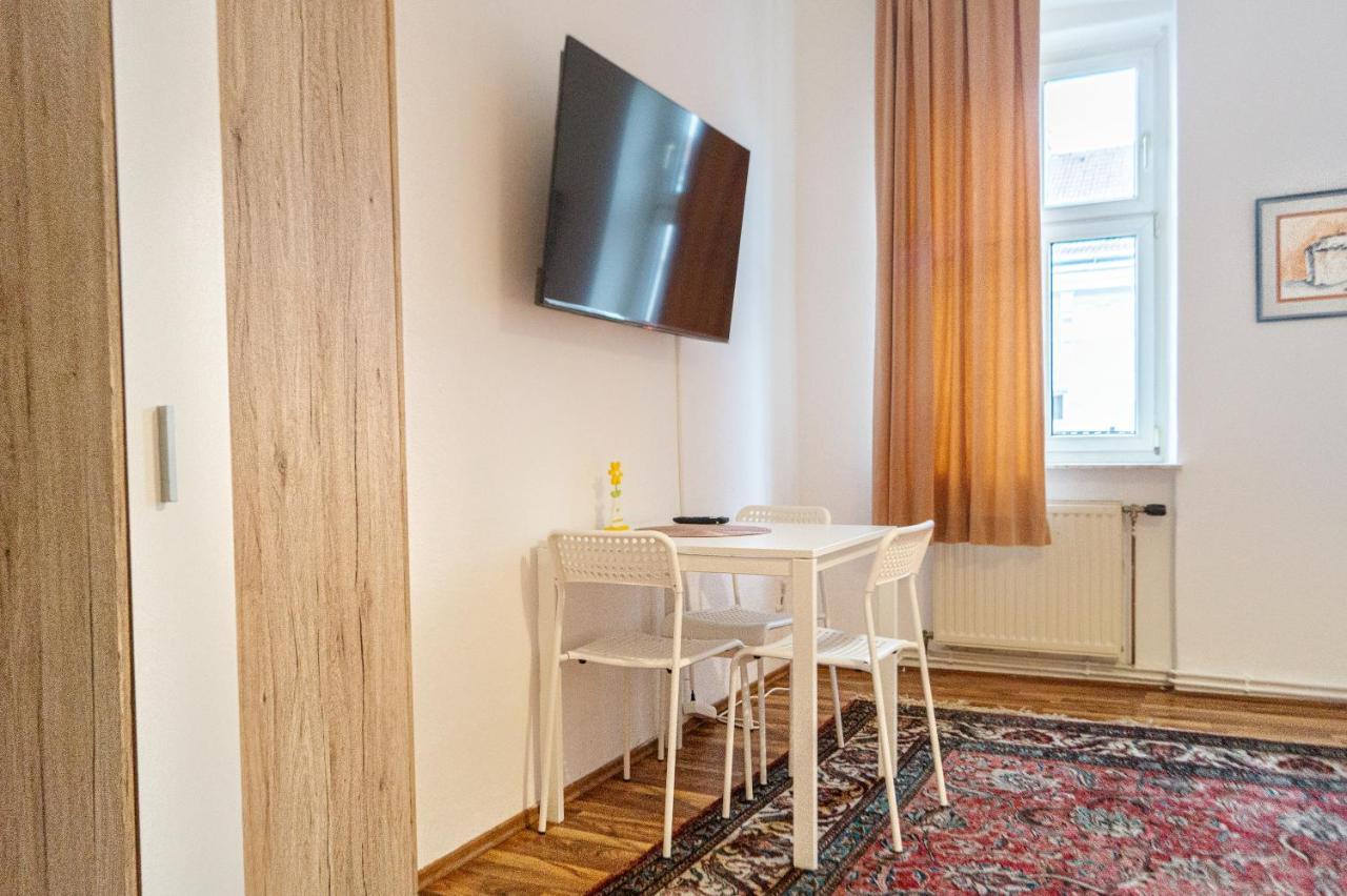 Comfy 2Br- Apartment Near Wiener Stadthalle Exterior photo
